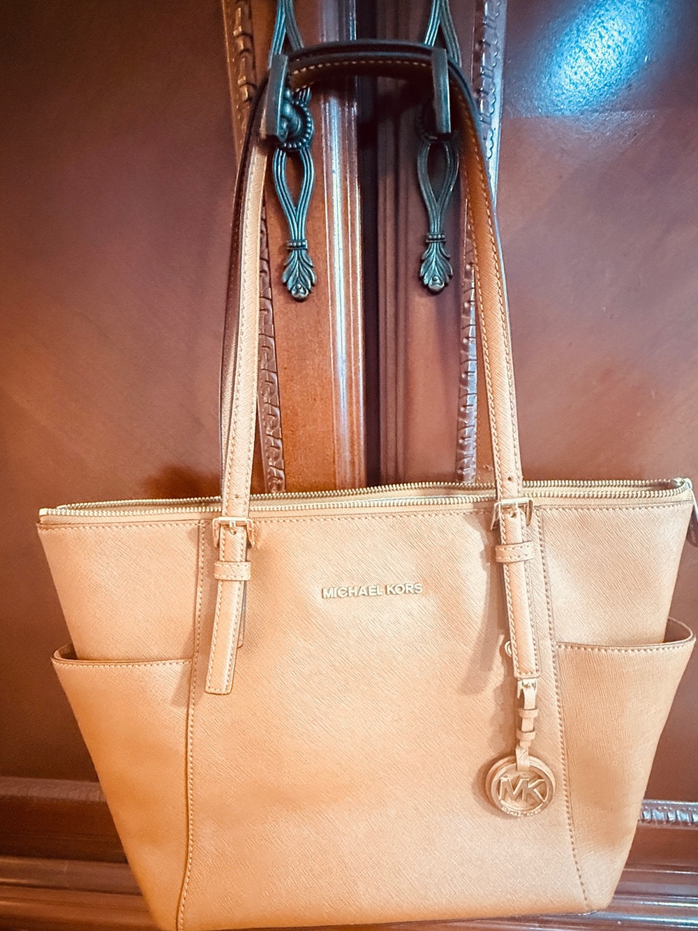 Michael Kors Jet Set Travel
Saffiano LeatherTote in 
Luggage Brown EUC like new! - Picture 7 of 17